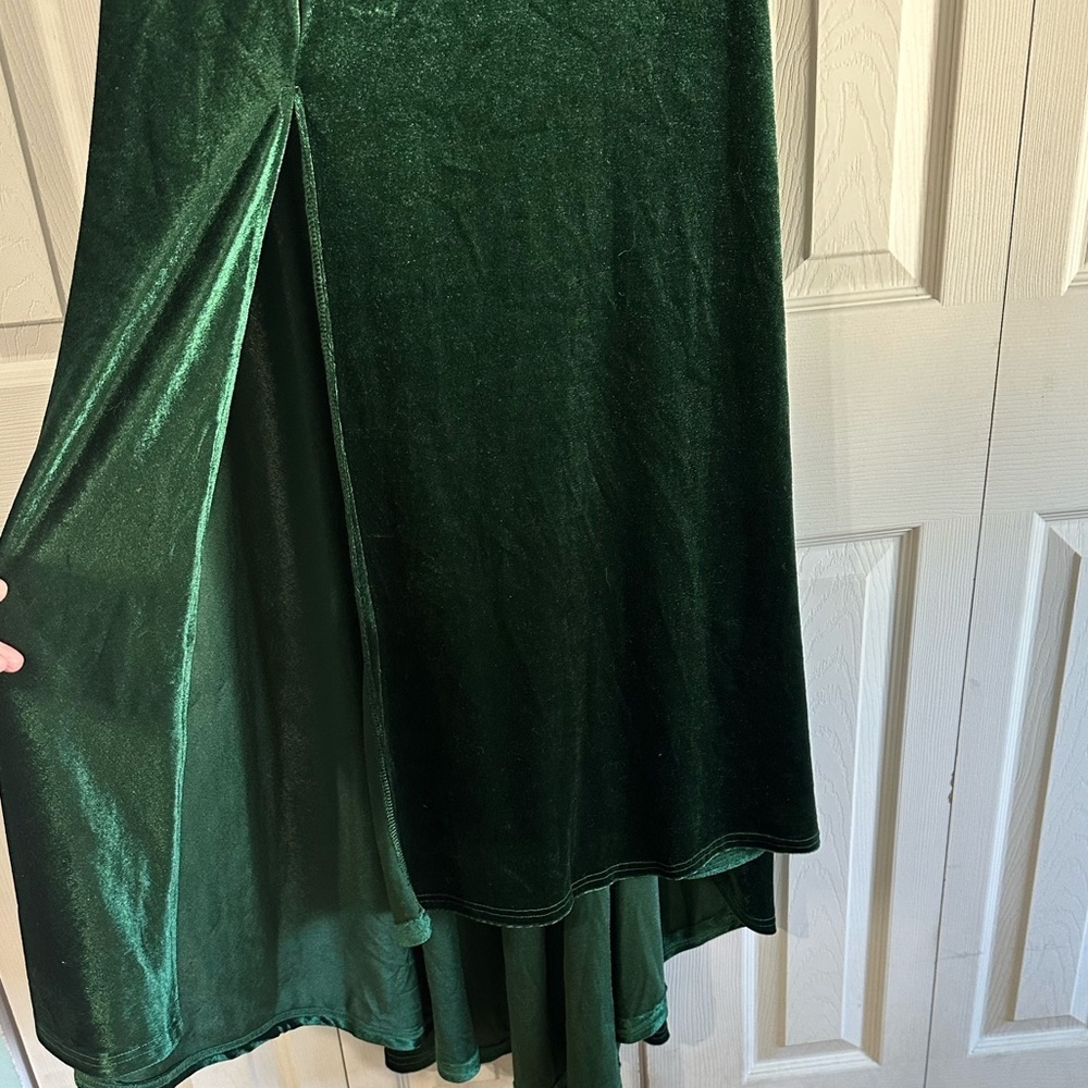 Deep green velvet long sleeve gown m - Picture 3 of 6